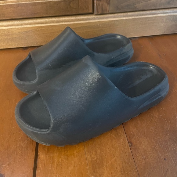 Comfort Slides Sandals Black Slip On Shoes - Picture 6 of 8